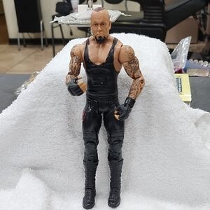 2011 MATTEL WWE THE UNDERTAKER ACTION FIGURE